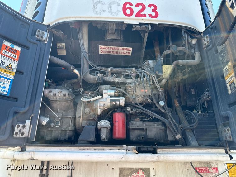 image for item LN9276 2005 Utility 3000R  refrigerated van trailer