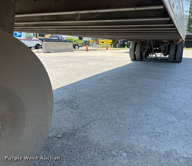 image for item LN9276 2005 Utility 3000R  refrigerated van trailer