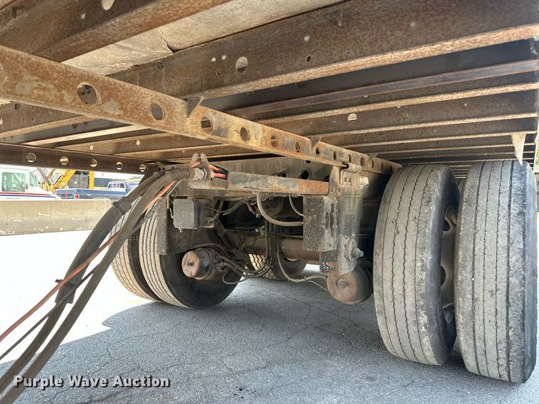 image for item LN9276 2005 Utility 3000R  refrigerated van trailer