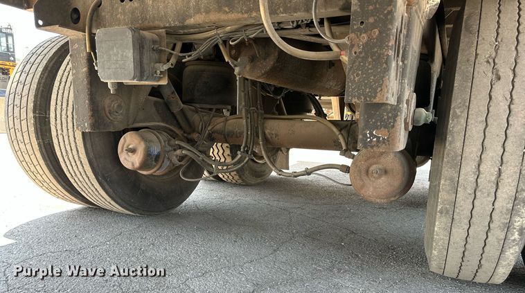 image for item LN9276 2005 Utility 3000R  refrigerated van trailer