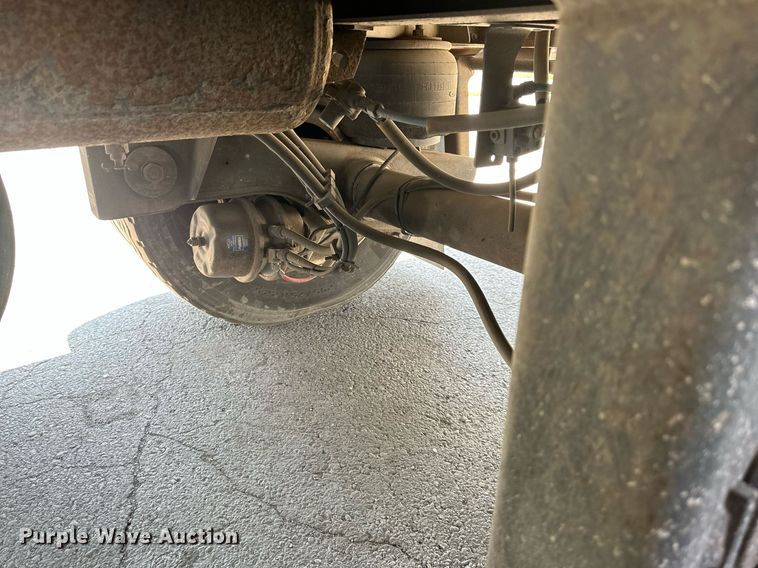 image for item LN9276 2005 Utility 3000R  refrigerated van trailer