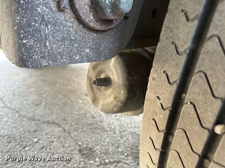 image for item LN9276 2005 Utility 3000R  refrigerated van trailer