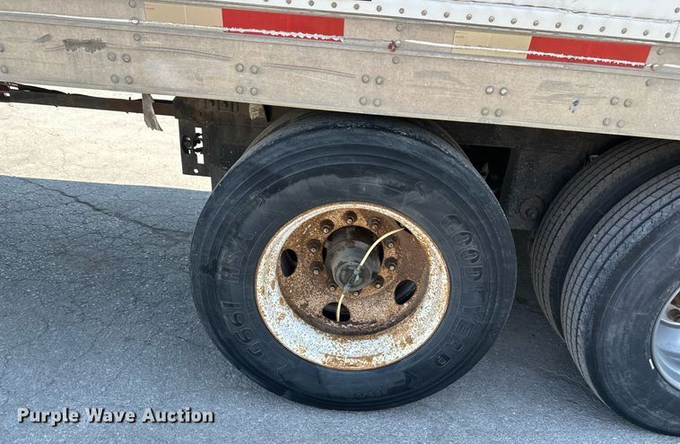 image for item LN9276 2005 Utility 3000R  refrigerated van trailer