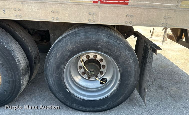 image for item LN9276 2005 Utility 3000R  refrigerated van trailer