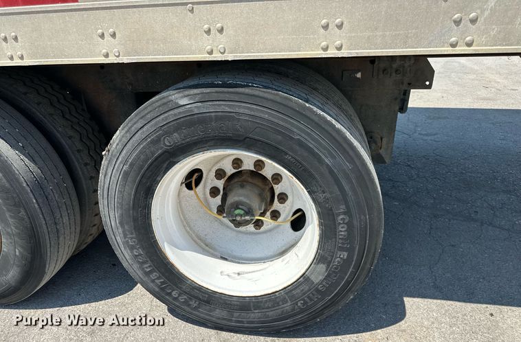 image for item LN9276 2005 Utility 3000R  refrigerated van trailer