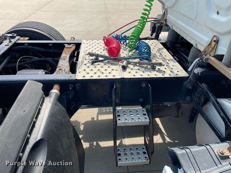 image for item LS9304 2016 Freightliner Cascadia  semi truck