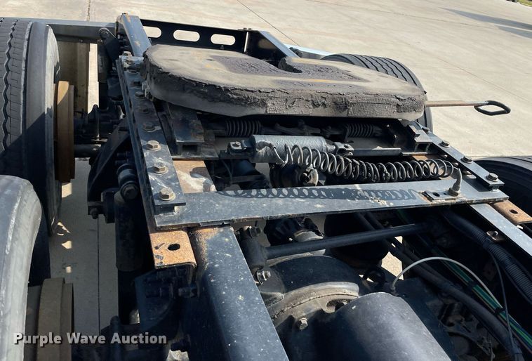 image for item LS9304 2016 Freightliner Cascadia  semi truck