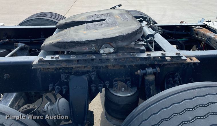 image for item LS9304 2016 Freightliner Cascadia  semi truck