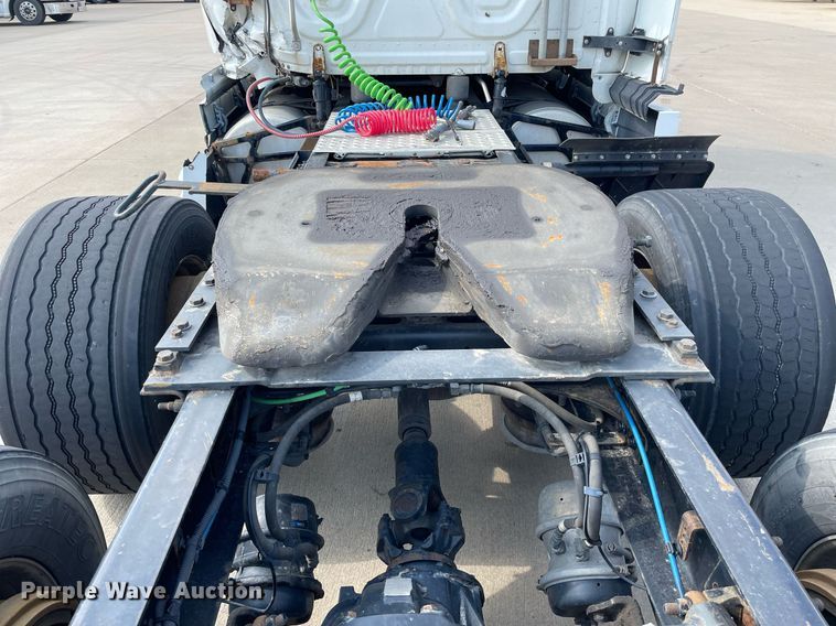 image for item LS9304 2016 Freightliner Cascadia  semi truck