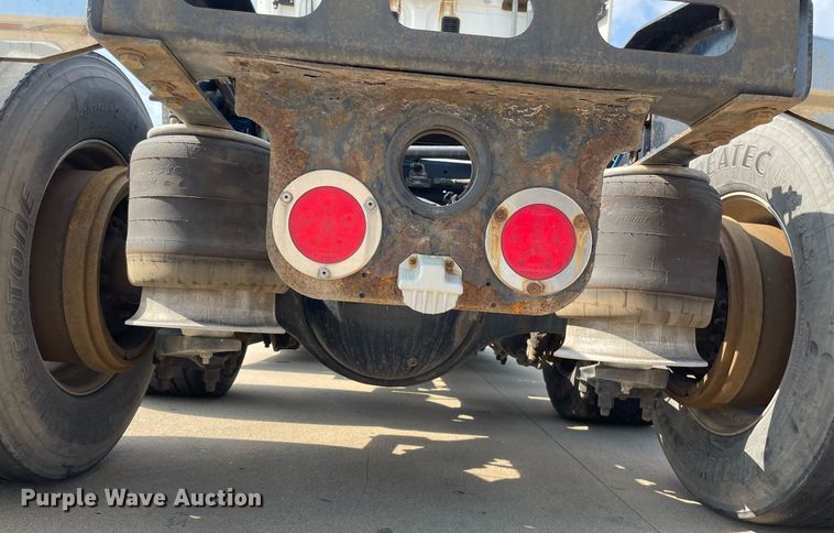 image for item LS9304 2016 Freightliner Cascadia  semi truck