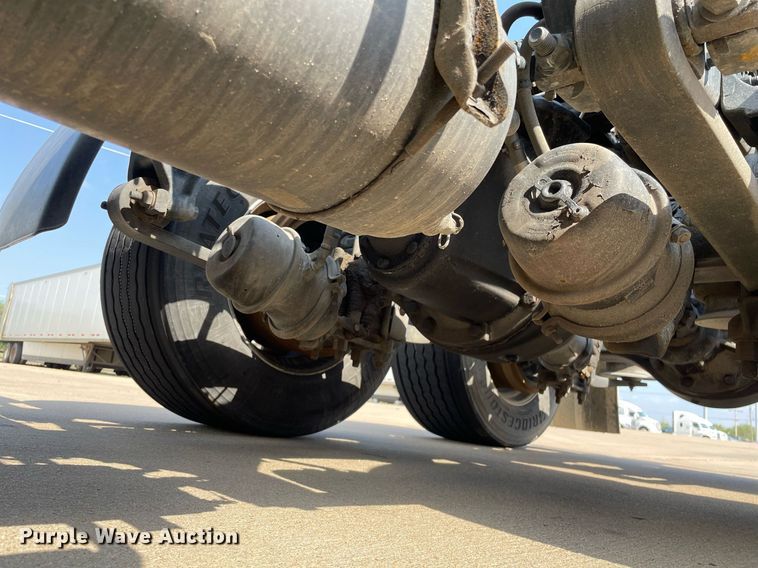 image for item LS9304 2016 Freightliner Cascadia  semi truck