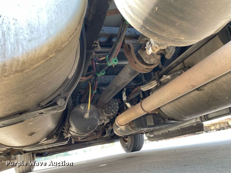 image for item LS9304 2016 Freightliner Cascadia  semi truck