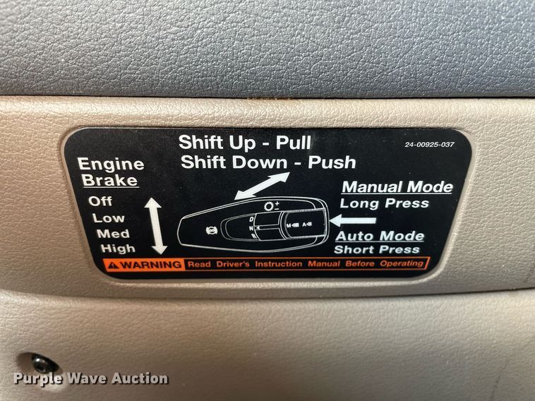 image for item LS9304 2016 Freightliner Cascadia  semi truck