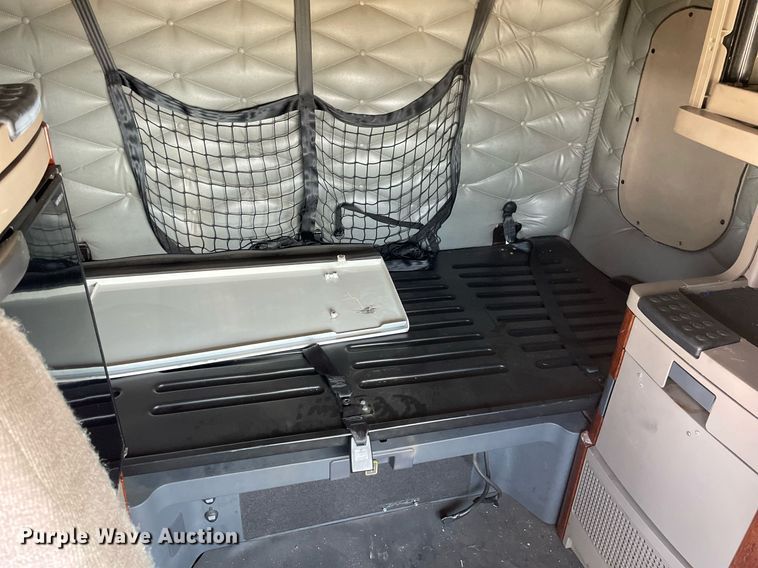 image for item LS9304 2016 Freightliner Cascadia  semi truck