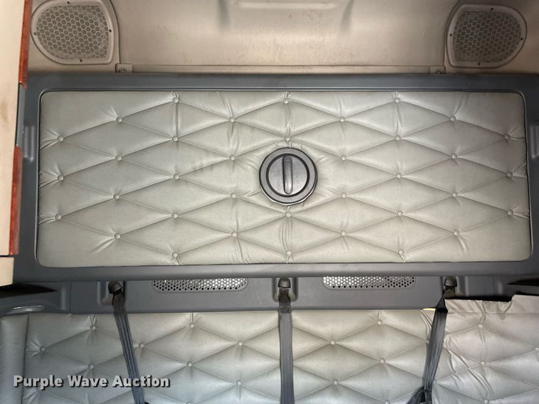 image for item LS9304 2016 Freightliner Cascadia  semi truck