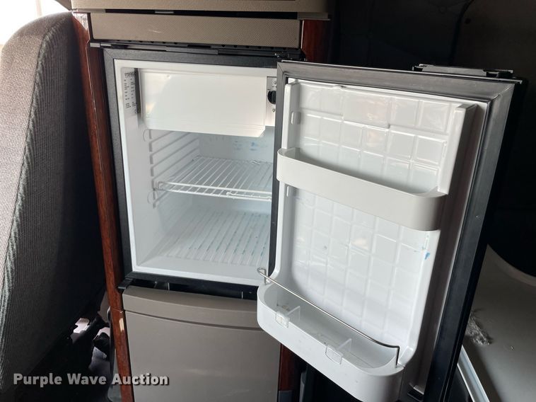 image for item LS9304 2016 Freightliner Cascadia  semi truck