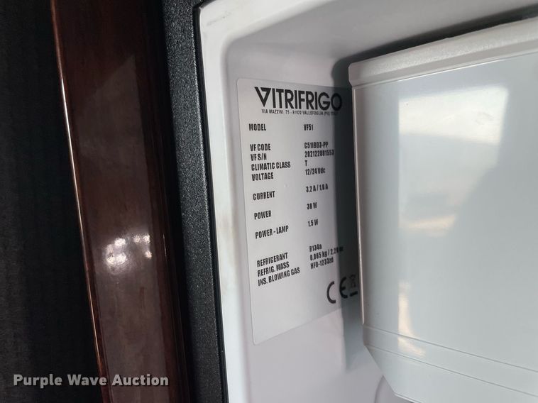 image for item LS9304 2016 Freightliner Cascadia  semi truck