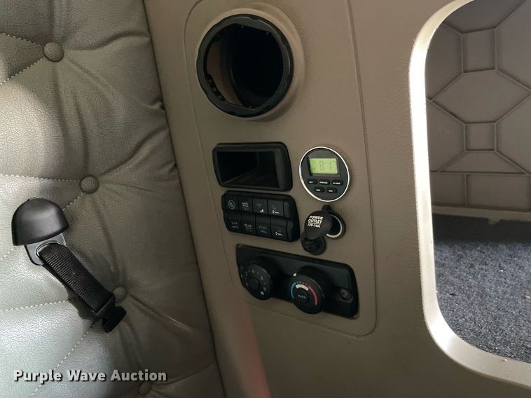 image for item LS9304 2016 Freightliner Cascadia  semi truck