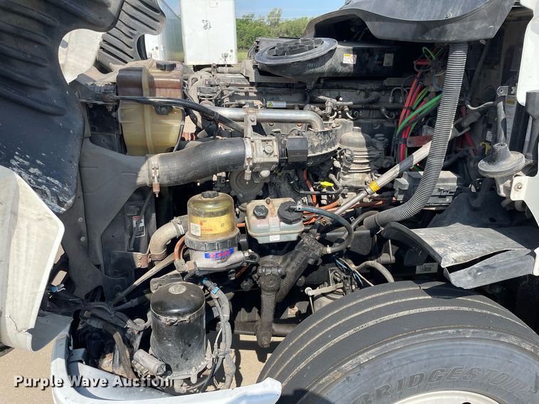 image for item LS9304 2016 Freightliner Cascadia  semi truck