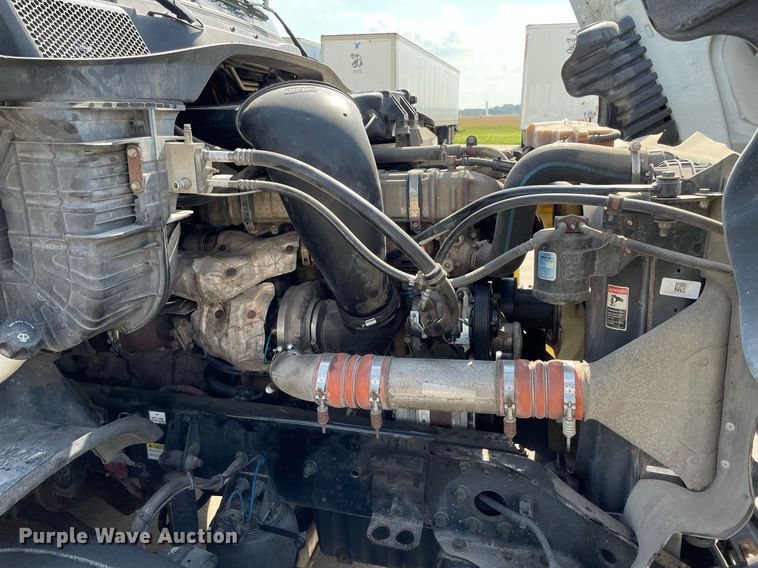 image for item LS9304 2016 Freightliner Cascadia  semi truck