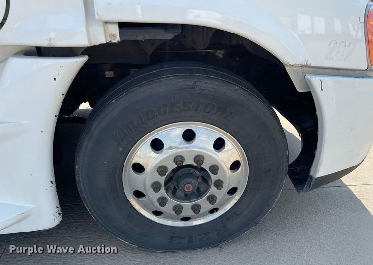 image for item LS9304 2016 Freightliner Cascadia  semi truck