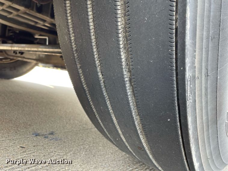 image for item LS9304 2016 Freightliner Cascadia  semi truck