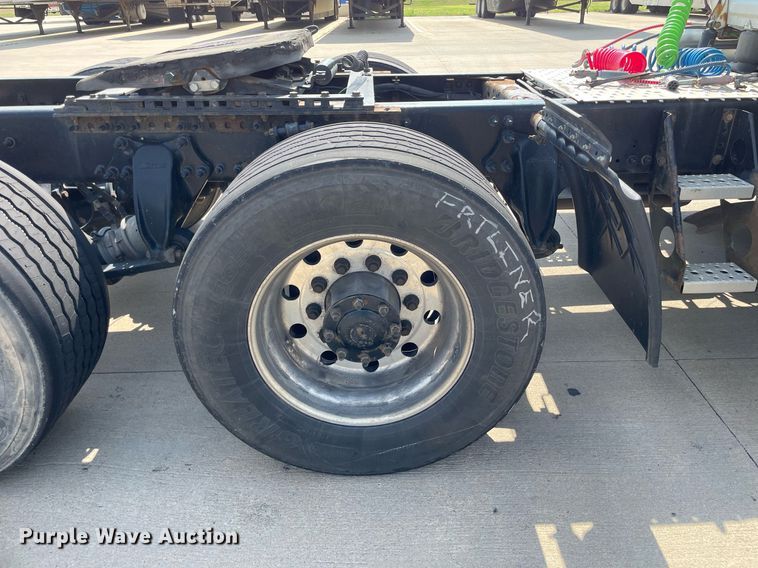 image for item LS9304 2016 Freightliner Cascadia  semi truck