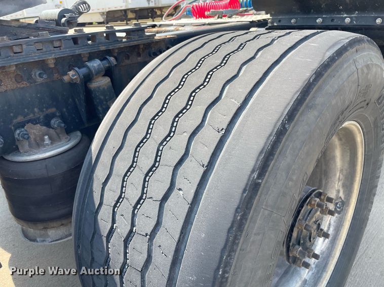 image for item LS9304 2016 Freightliner Cascadia  semi truck