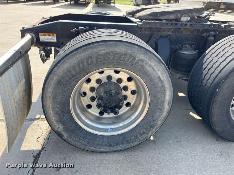 image for item LS9304 2016 Freightliner Cascadia  semi truck