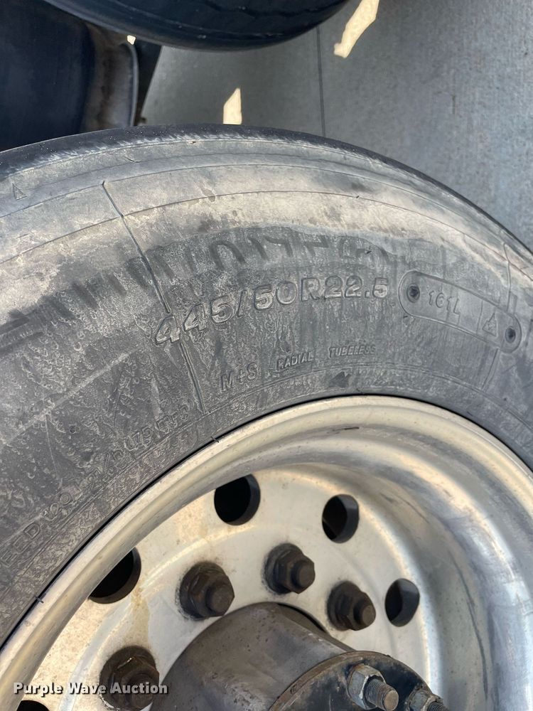 image for item LS9304 2016 Freightliner Cascadia  semi truck