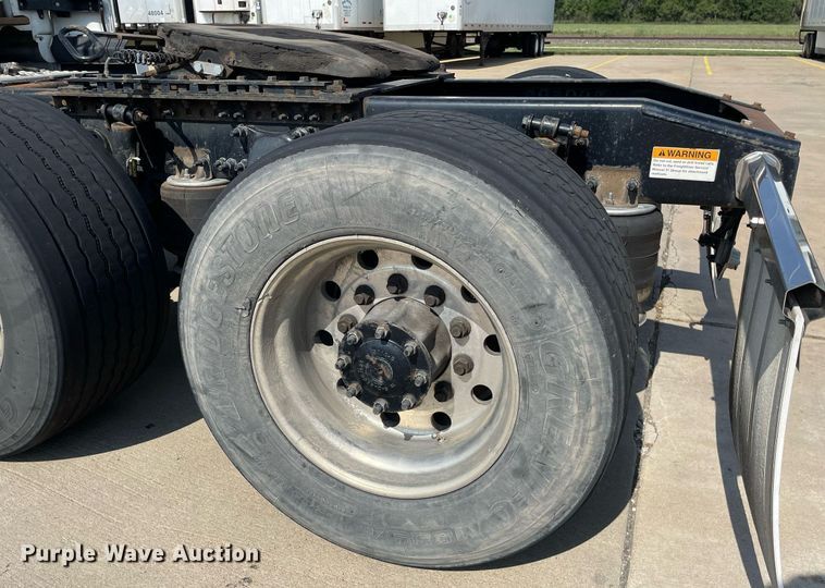 image for item LS9304 2016 Freightliner Cascadia  semi truck