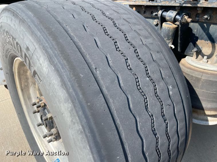 image for item LS9304 2016 Freightliner Cascadia  semi truck