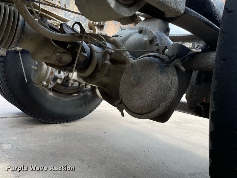 image for item LS9305 2003 Volvo VNL  semi truck