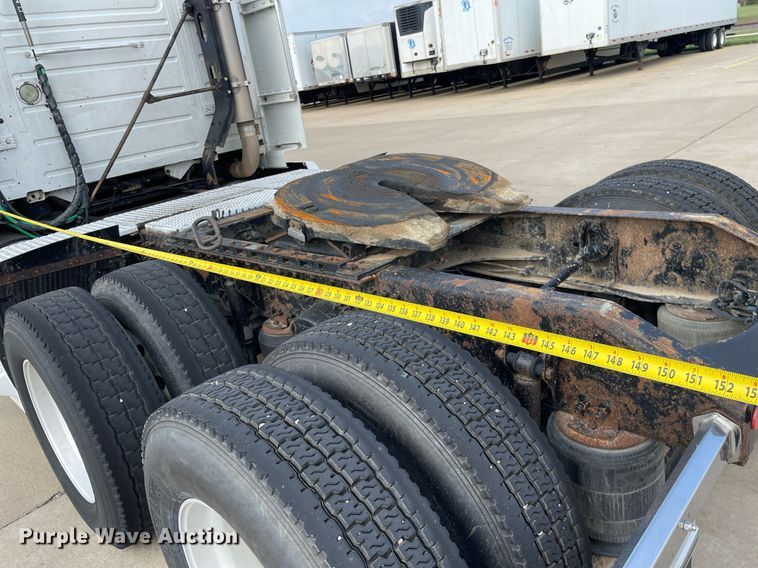 image for item LS9305 2003 Volvo VNL  semi truck