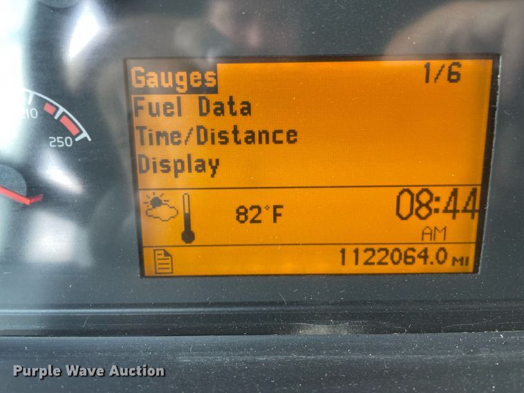 image for item LS9305 2003 Volvo VNL  semi truck