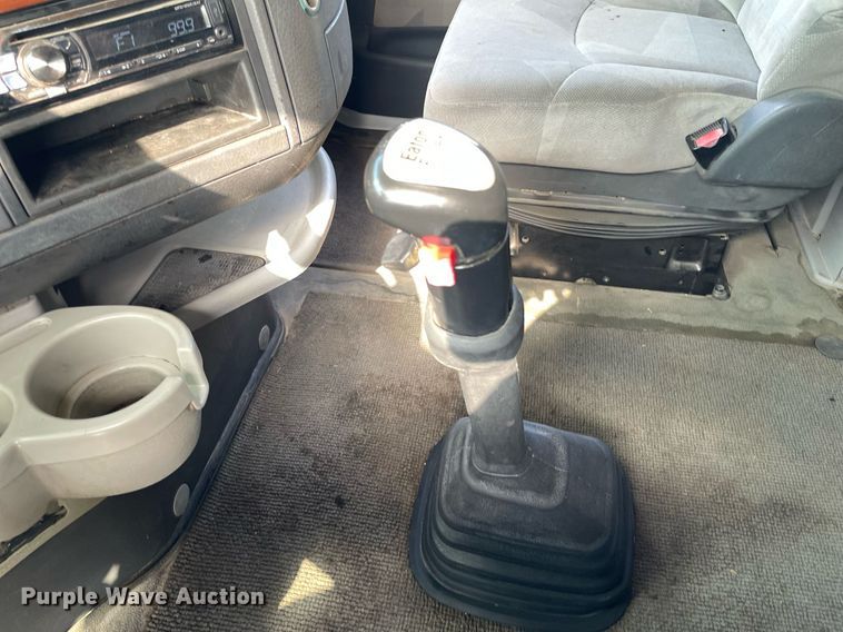 image for item LS9305 2003 Volvo VNL  semi truck