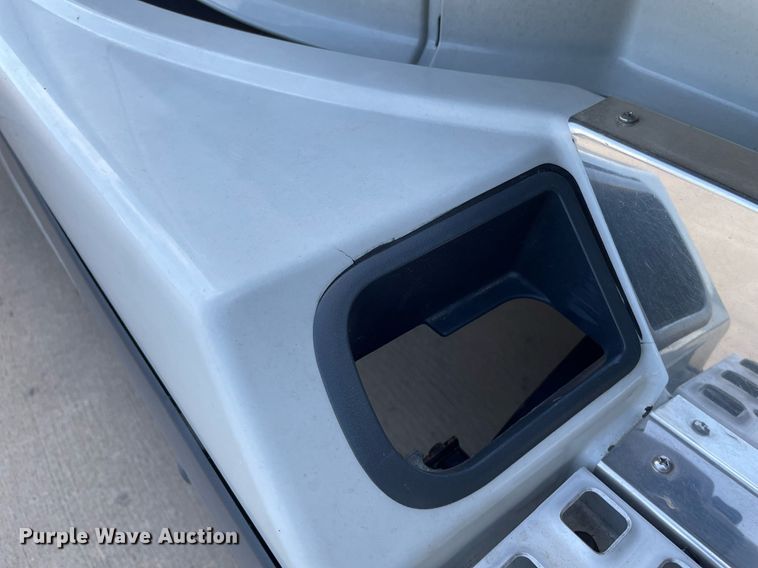 image for item LS9305 2003 Volvo VNL  semi truck