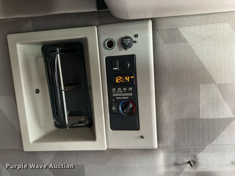 image for item LS9305 2003 Volvo VNL  semi truck