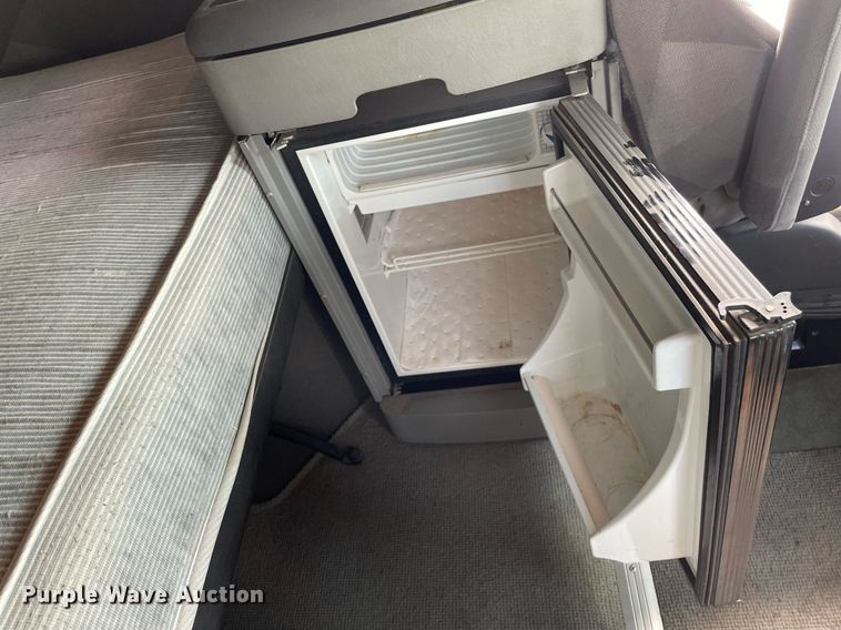 image for item LS9305 2003 Volvo VNL  semi truck