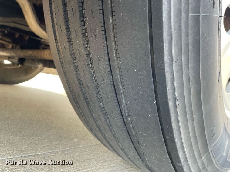 image for item LS9305 2003 Volvo VNL  semi truck