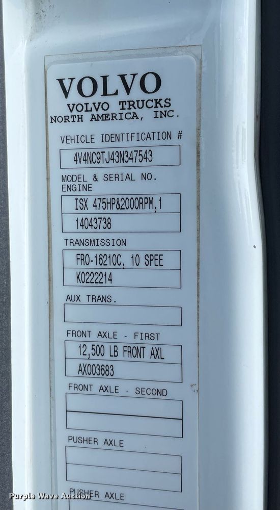 image for item LS9305 2003 Volvo VNL  semi truck