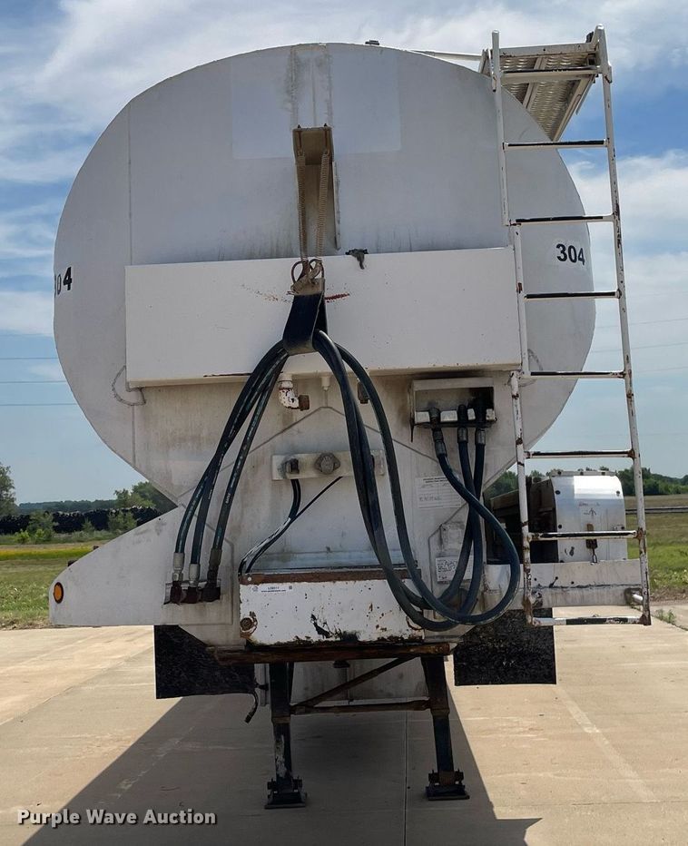 image for item LS9311 1988 Ledwell LW40APW  feed delivery trailer