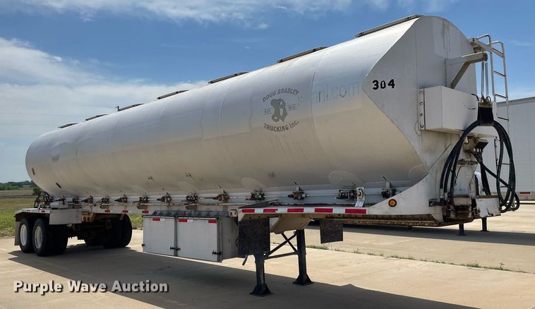 image for item LS9311 1988 Ledwell LW40APW  feed delivery trailer