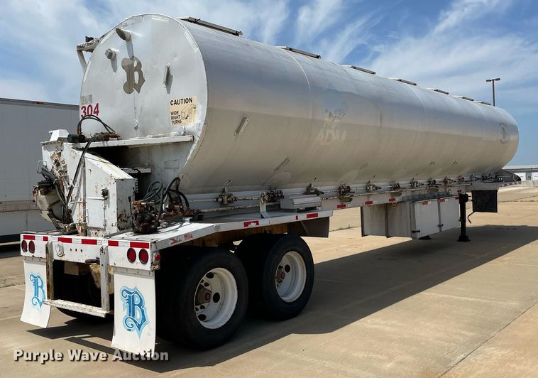 image for item LS9311 1988 Ledwell LW40APW  feed delivery trailer