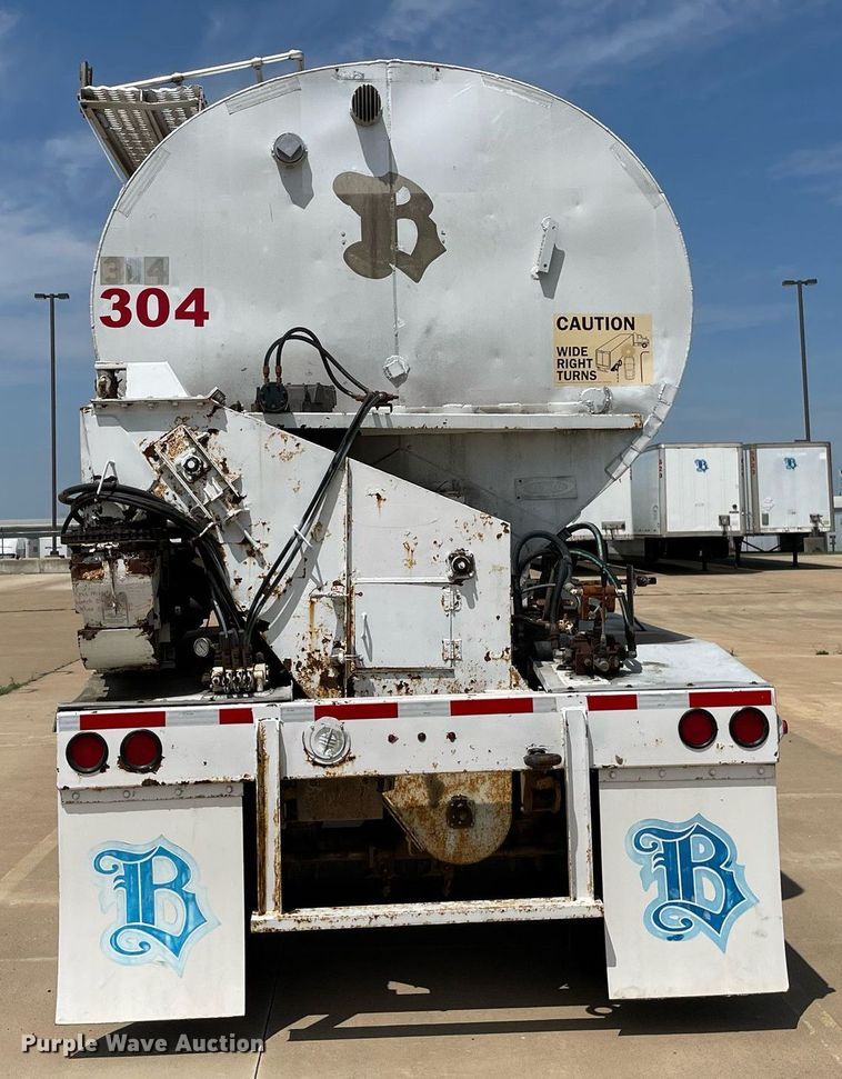 image for item LS9311 1988 Ledwell LW40APW  feed delivery trailer