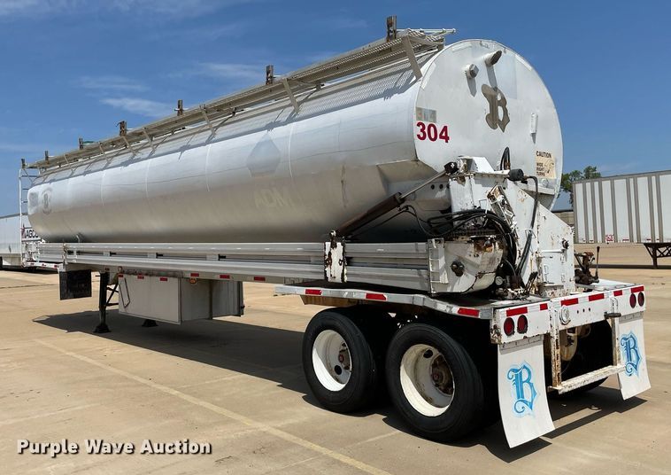 image for item LS9311 1988 Ledwell LW40APW  feed delivery trailer