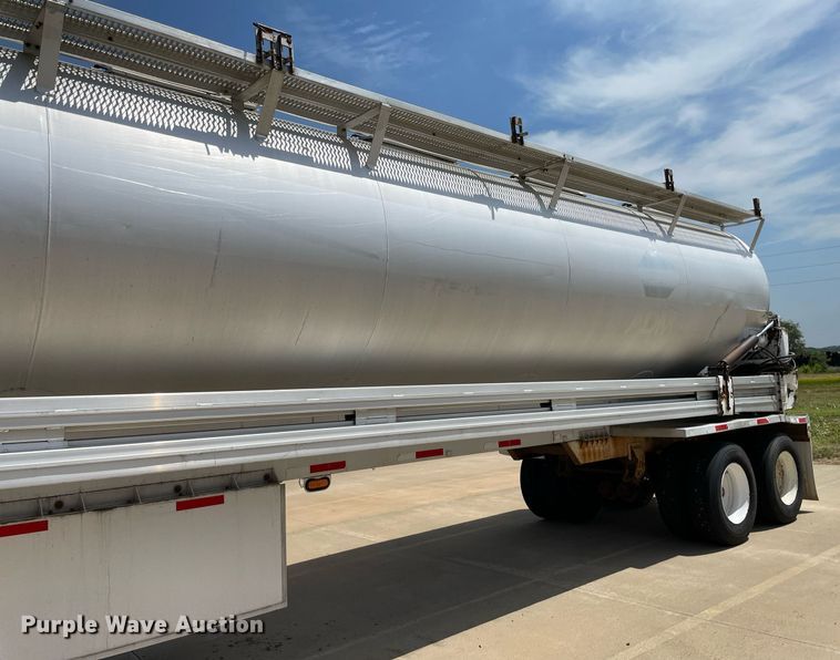 image for item LS9311 1988 Ledwell LW40APW  feed delivery trailer