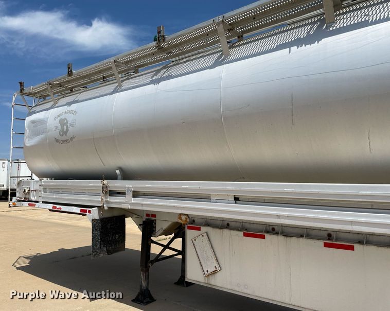 image for item LS9311 1988 Ledwell LW40APW  feed delivery trailer