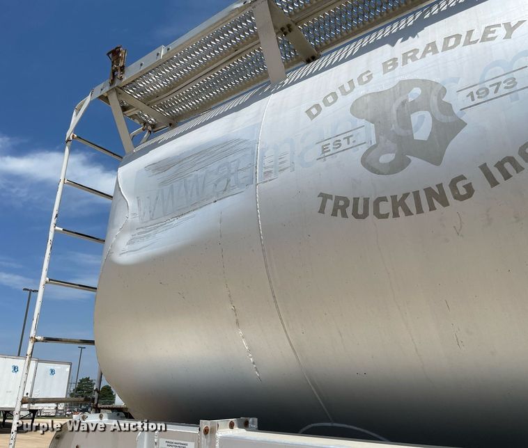 image for item LS9311 1988 Ledwell LW40APW  feed delivery trailer