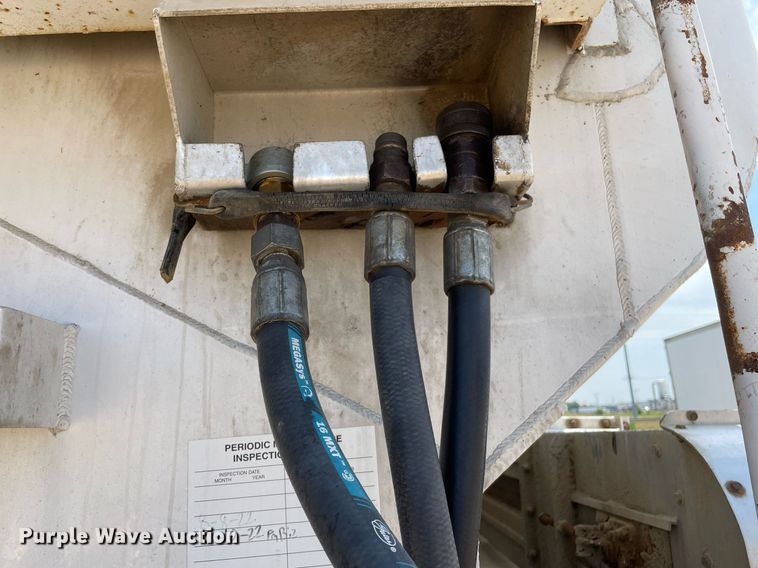 image for item LS9311 1988 Ledwell LW40APW  feed delivery trailer